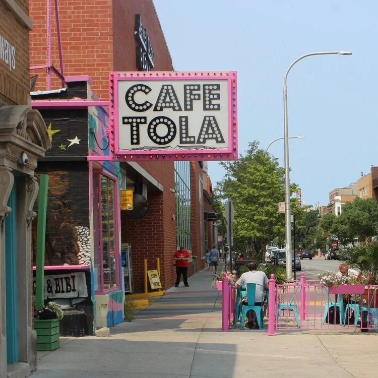 Café Tola, en el barrio