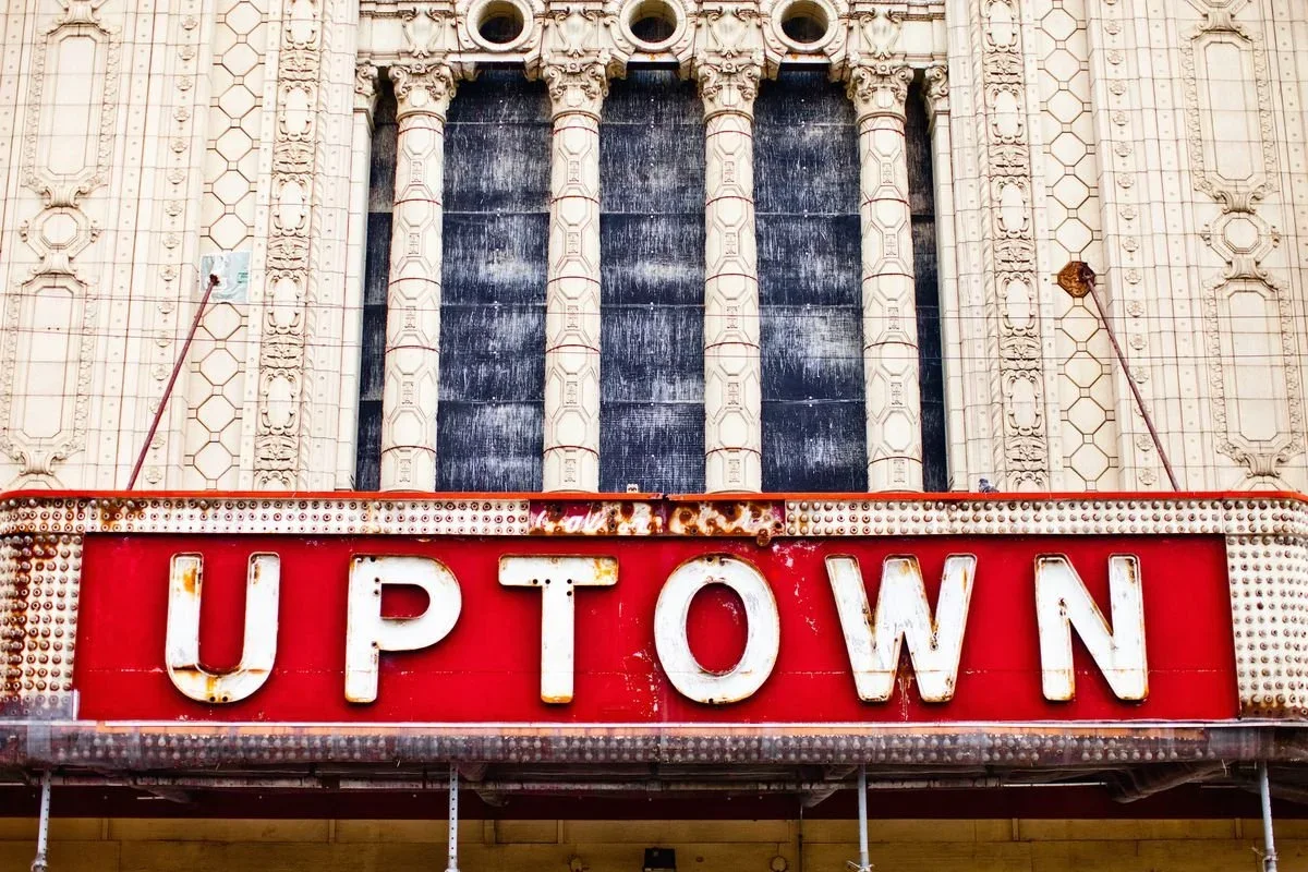 El letrero de Uptown